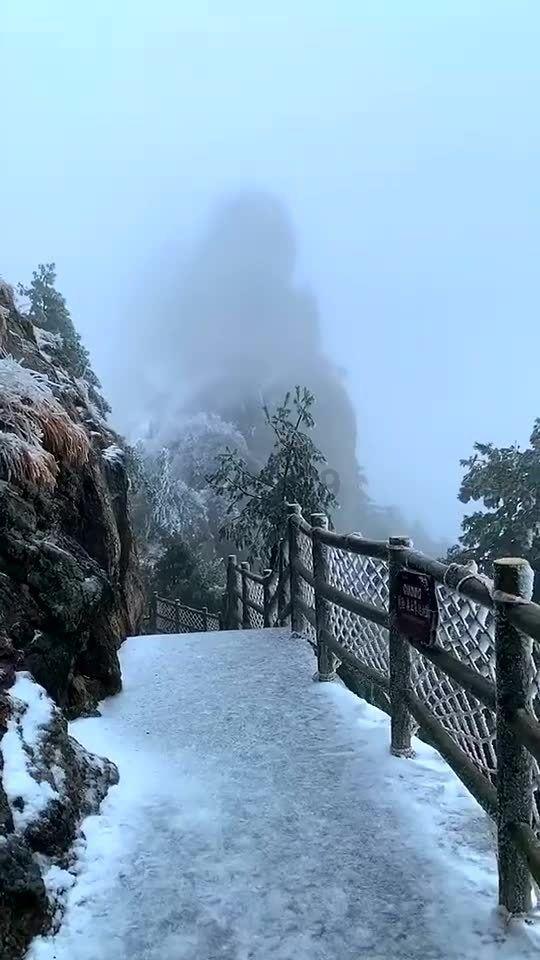 开辟职工旅游线路 拓宽农副产品销路