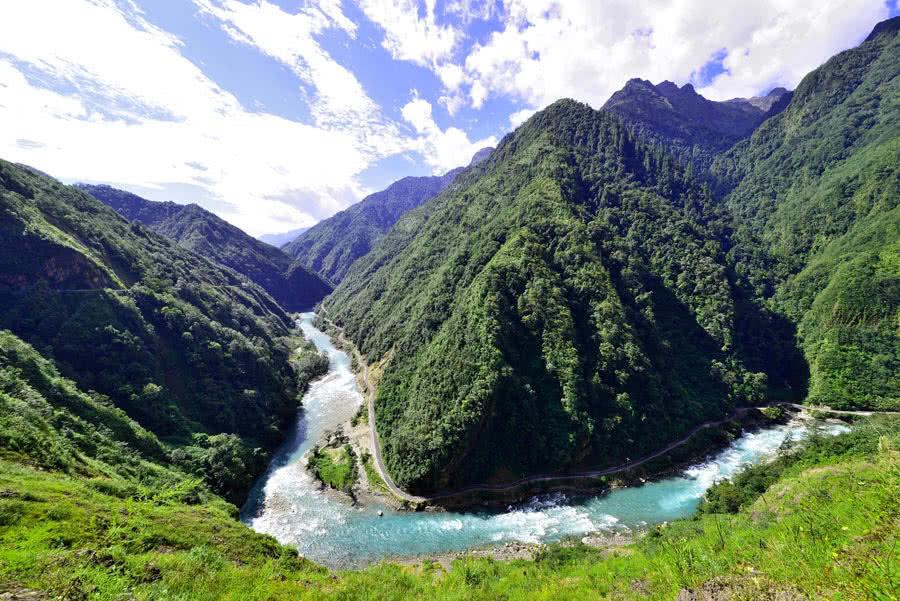 欧阳娜娜不愿降低片酬导致合作受阻,陷入无戏可拍的境地
