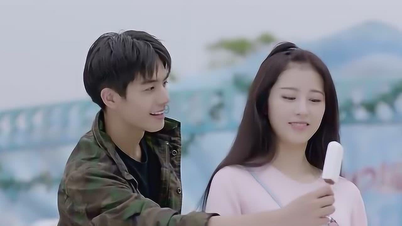 汪小菲与女友夜晚散步，各种细节撒狗粮，张兰户外挨冻让人心疼