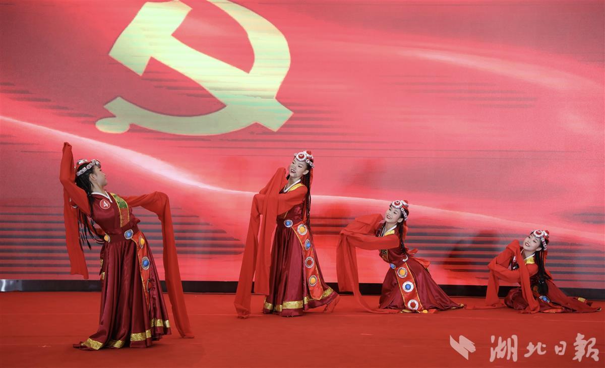 小猫钓鱼游戏龙王版有船