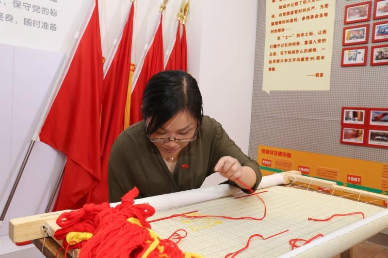 楼顶再盖三层楼,如此违建太吓人,现场画面