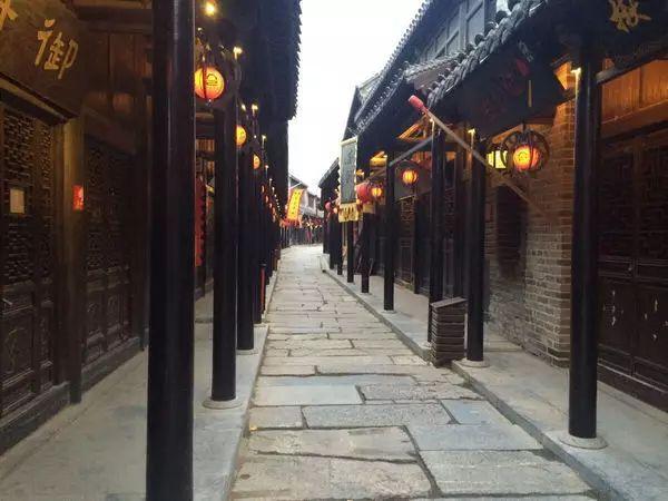 女子火锅配冰奶茶上吐下泻碱中毒，目前该女子情况如何？在外就餐要注意啥？游戏画面