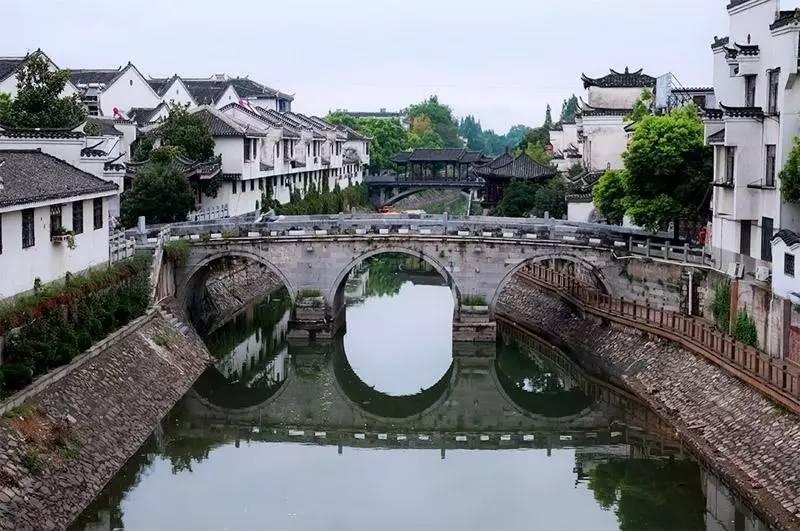 这样的裙子冬天穿，怎么搭外套啊游戏画面