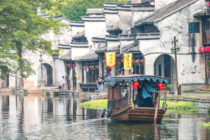 春运进行时 | 90后“铁路夫妻”:坚守是为更多人团圆!