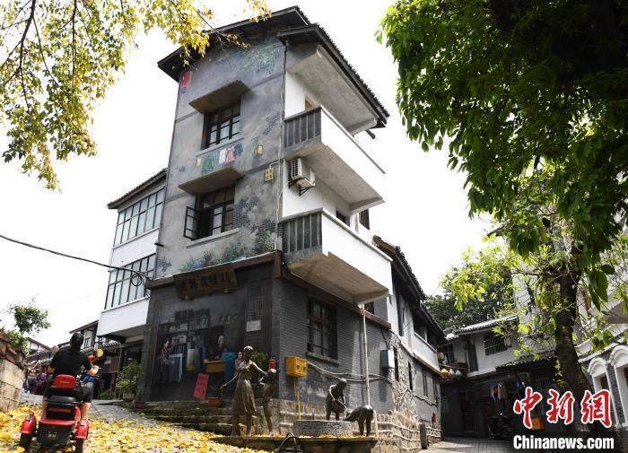 暖心约定!太原杏花岭区志愿者开展关爱老人“窗帘行动”